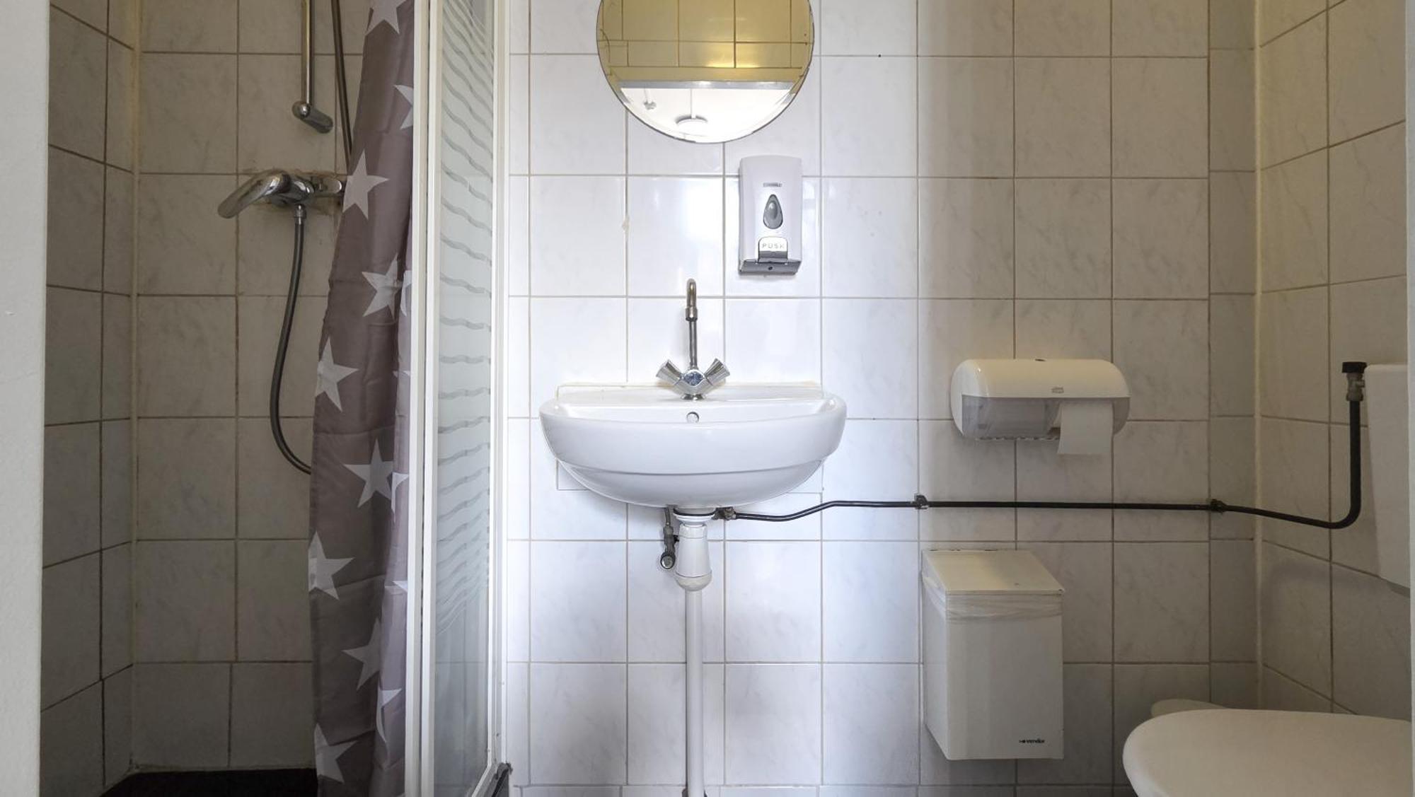 Twin Room Private Bathroom